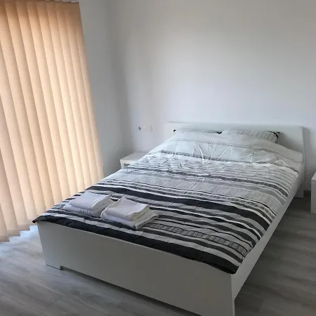 Ideal Apartment *